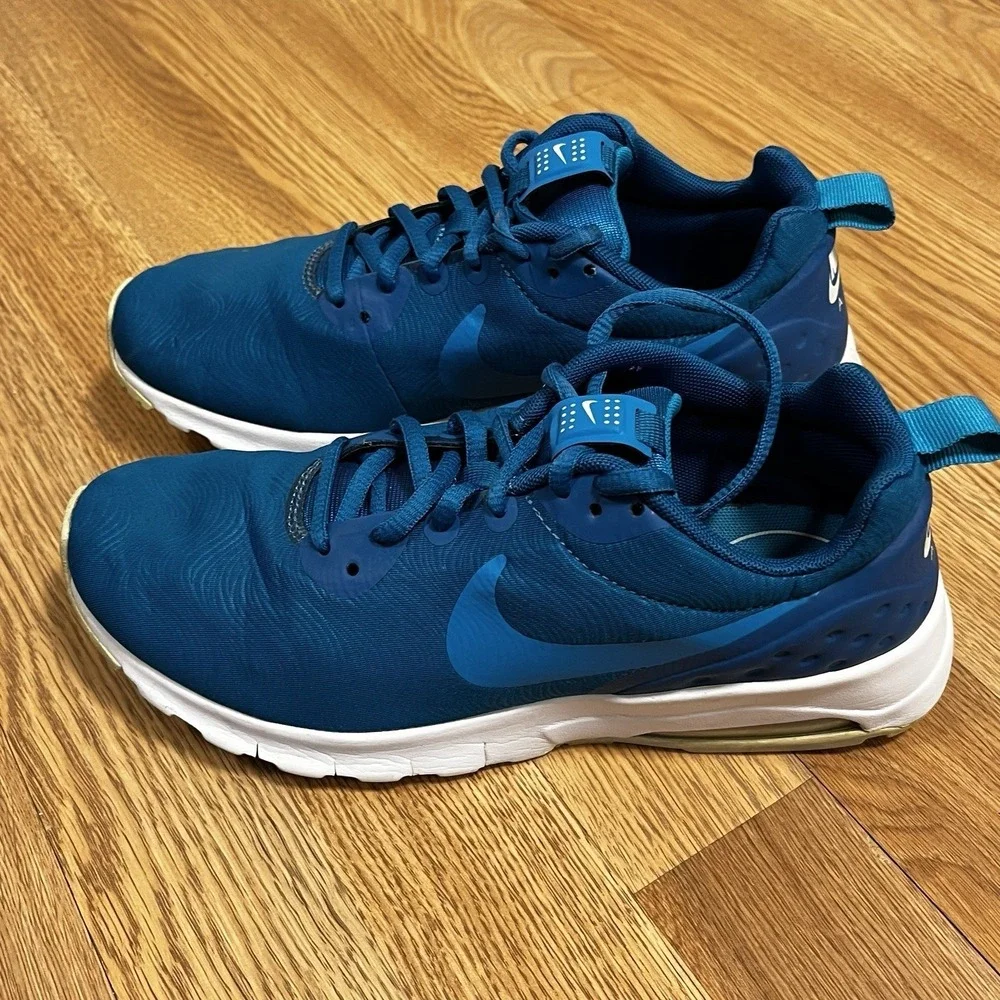 Nike Women's Air Max Motion Low SE Sneakers Size 7.5 Turquoise White 844895-303